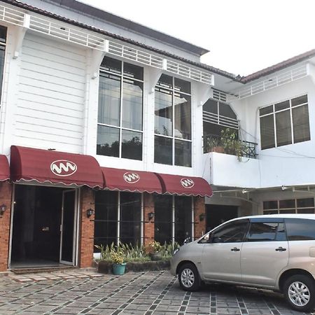 Reddoorz Near Kampung Warna Warni Hotell Malang Exteriör bild