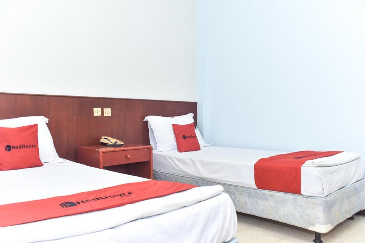 Reddoorz Near Kampung Warna Warni Hotell Malang Exteriör bild