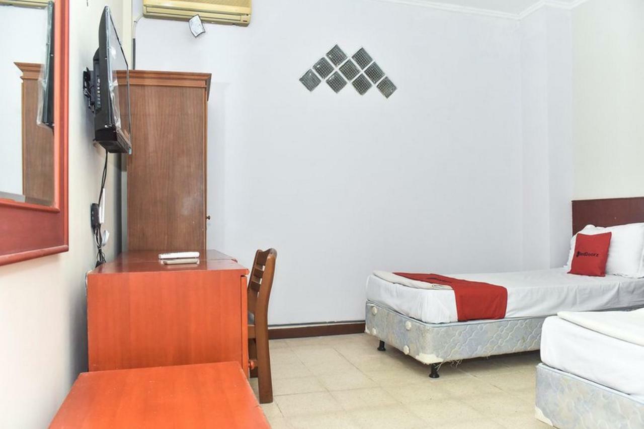 Reddoorz Near Kampung Warna Warni Hotell Malang Exteriör bild