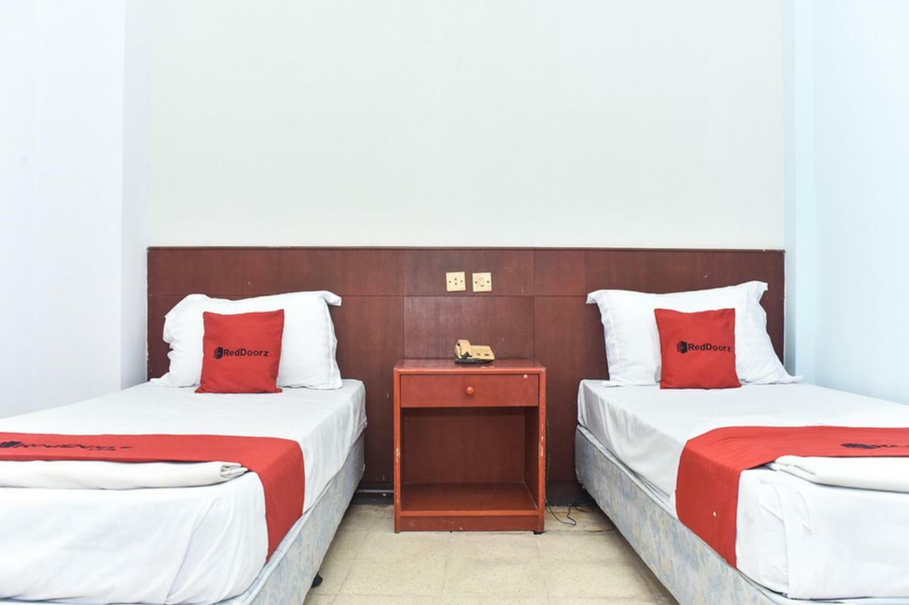Reddoorz Near Kampung Warna Warni Hotell Malang Exteriör bild