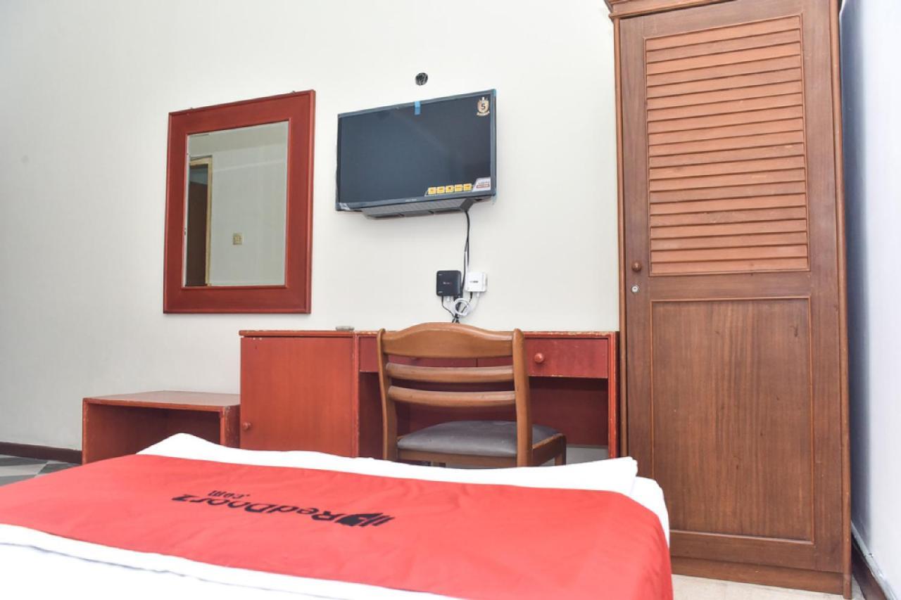Reddoorz Near Kampung Warna Warni Hotell Malang Exteriör bild