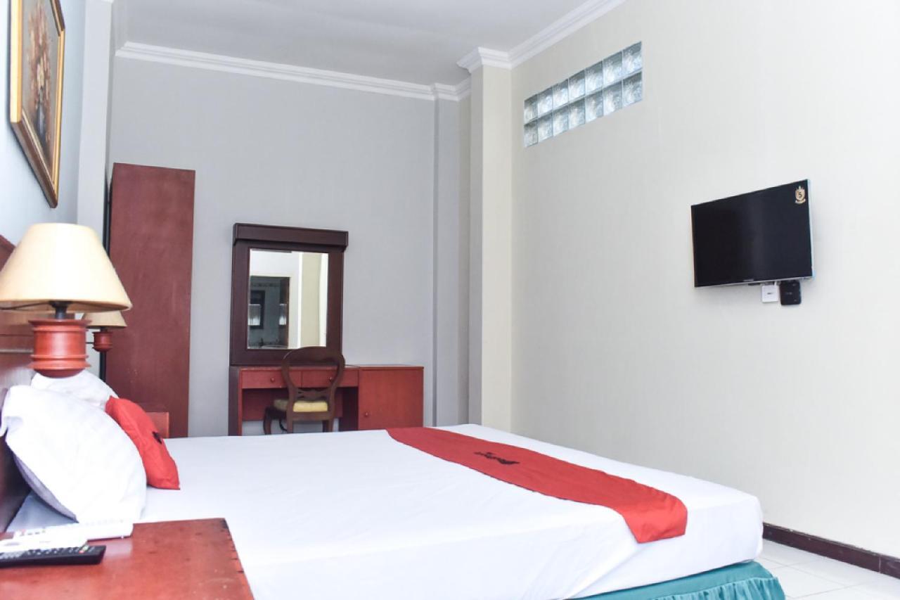 Reddoorz Near Kampung Warna Warni Hotell Malang Exteriör bild