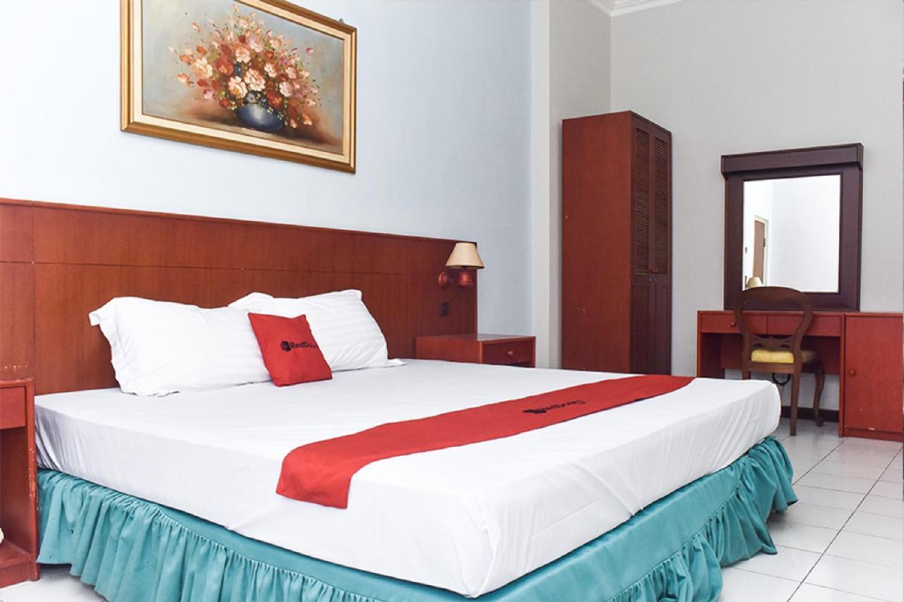 Reddoorz Near Kampung Warna Warni Hotell Malang Exteriör bild