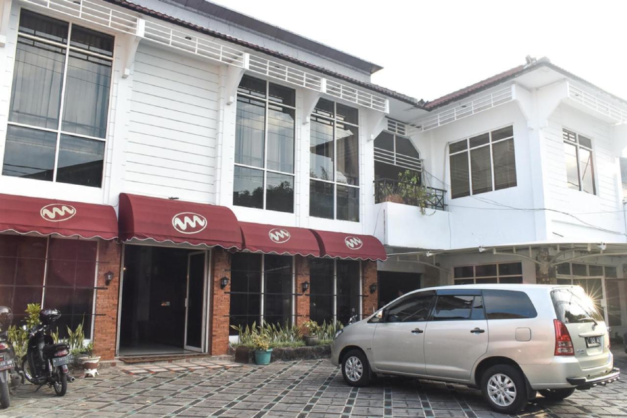 Reddoorz Near Kampung Warna Warni Hotell Malang Exteriör bild